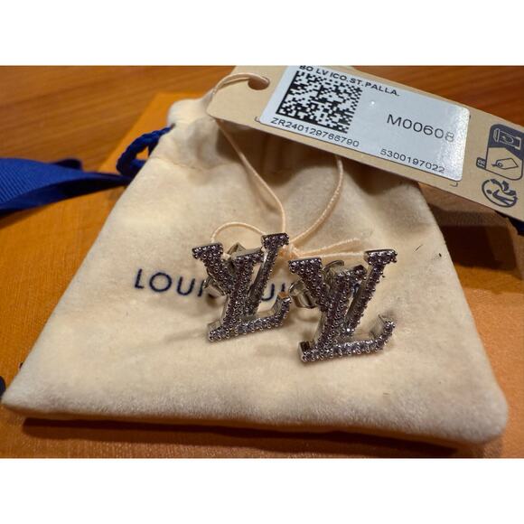 Louis Vuitton ICONIC EARRINGS NWT - Picture 10 of 11